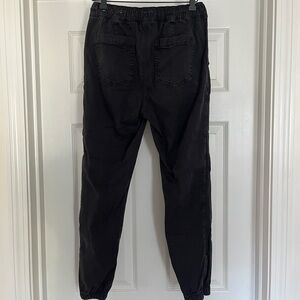 Woman’s American Eagle Outfitters Black Cargo Pants